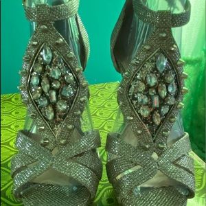 Size 7 Gianni Bini heels